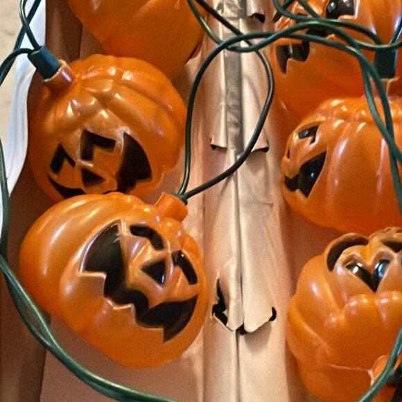 Vintage 90s Halloween 10 Light String Pumpkin Blow Mold Set with Box - 9 ft long - Picture 4 of 15